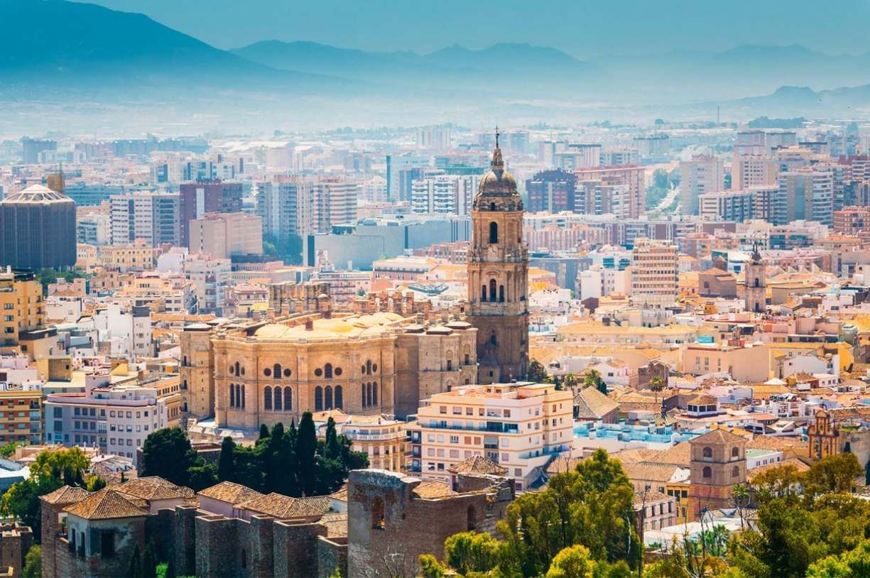 La cathédrale et le palais royal, monuments centraux de Malaga